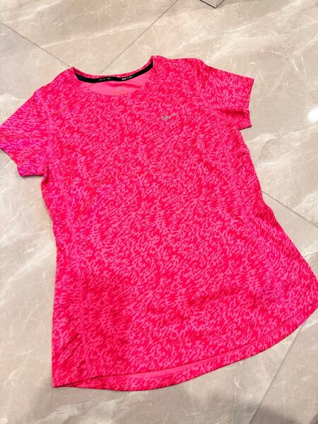 NIKE DRI FIT Tシャツ