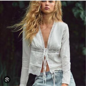 新品! タグ付き 超お得 可愛い ZARA エンブロイダリーシャツ レース ブラウス ホワイト M