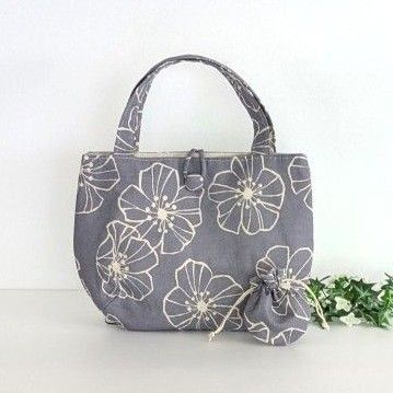 ハイビスカス柄 ラウンドトートバッグ&ミニ巾着ポーチ ハンドメイド 手提げバッグ トートバッグ 花