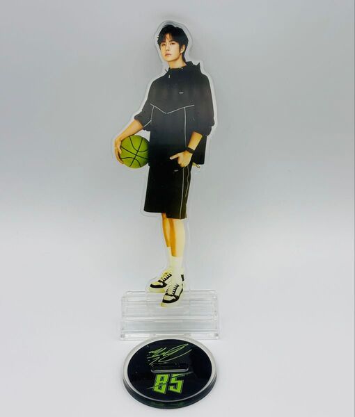 【新品】王一博 ワンイーボー アクリルスタンドE