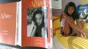 古本です。写真集、矢田亜希子 VIVO ヴィーヴォ 1997年 ワニブックス初版発行、当時の価格は：2200円＋税です、ほぼＡ４版サイズです。