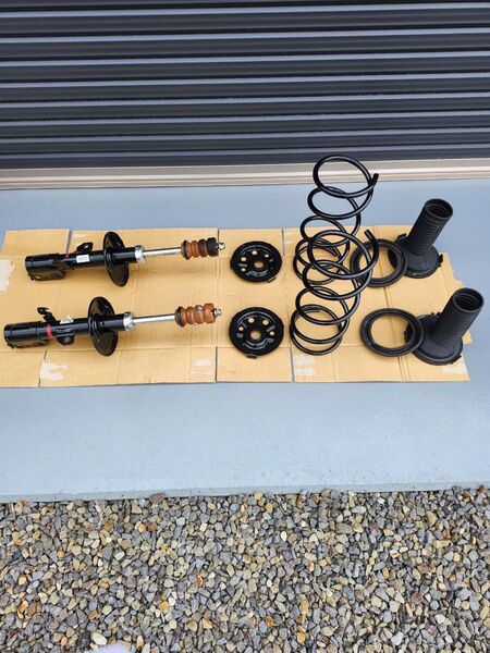 AZR60 ノア 純正 サスペンションセット前後