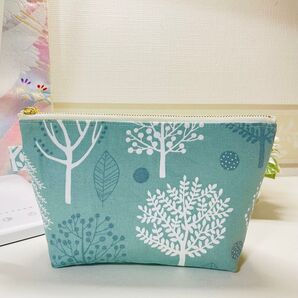 20cmファスナーのポーチ ブルーグリーン地に北欧の森