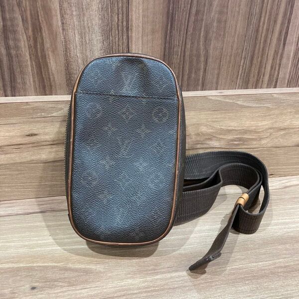 LOUIS VUITTON ルイヴィトン モノグラム ポシェットガンジュ ボディバッグ ポーチ ウエストバッグ