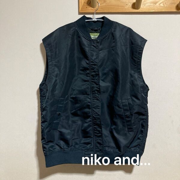 【niko and...】 MA-1ベスト