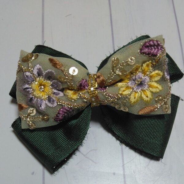 ハンドメイド インド刺繍とグログランリボンのバレッタ グリーン