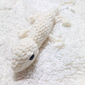 ●ホワイト いもりのあみぐるみ