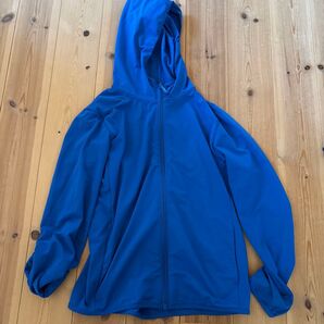 ユニクロ メッシュパーカー ブルー 150