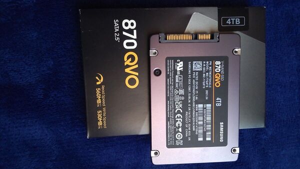 SAMSUNG SSD 870 QVO 2.5 SATA 4TB 4000GB MZ-77Q4T0B 送料無料