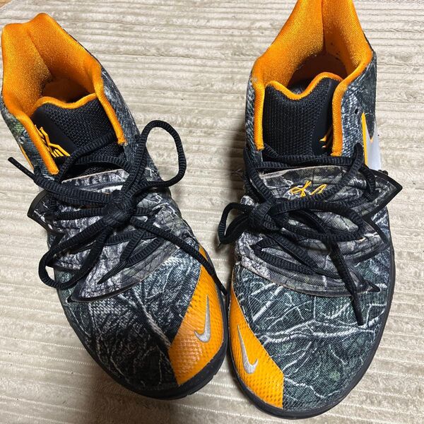NIKE カイリー E5 23.5