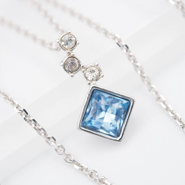 K663 スワロフスキー SWAROVSKI ペンダント ネックレス ブルーカラー デザイン シルバー
