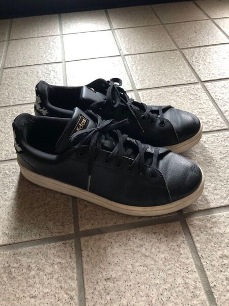 アディダス adidas スニーカー 黒 ブラック 27cm