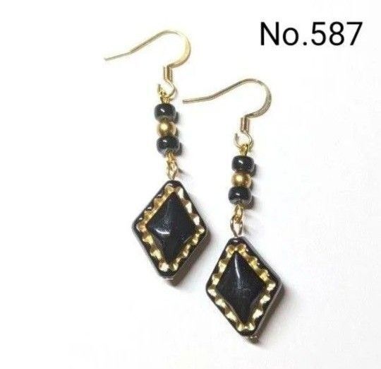No.587 ハンドメイドピアス イヤリング 樹脂ピアス アンティーク調ビーズ 菱形 ブラック ゴールド アクセサリー