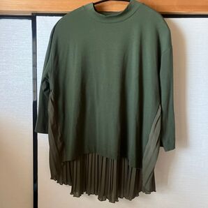 ハイネック バックプリーツトップス