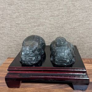 グリーンサゲニティッククォーツ 親子 貔貅 彫り物 台座付