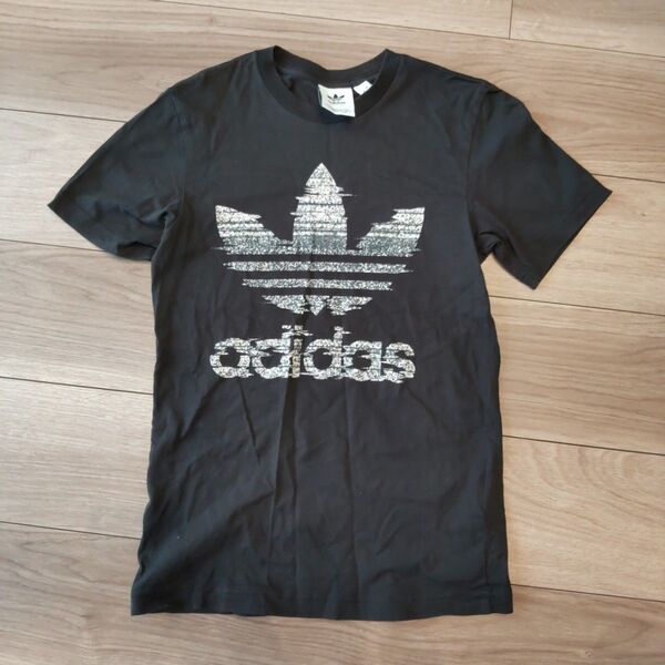 アディダス Tシャツ XS