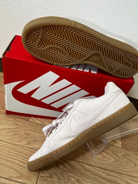 新品 NIKE コートロイヤルスエード 23.5センチ