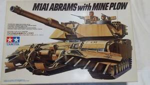  Tamiya made plastic model 1/35 scale America tank [M1A1] inside part parts. vinyl is, unopened..[ca002]