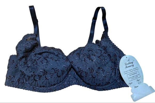 ワイヤー入りブラジャー 黒レース パット付き USサイズ 32D 未使用タグ付き 下着