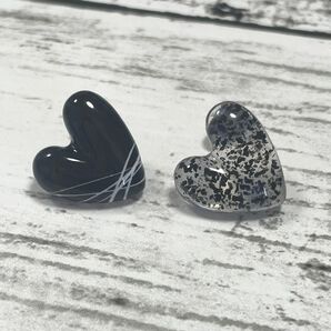 ハンドメイド アクセサリー レジン ピアス ハート クール ブラックコーデ 黒