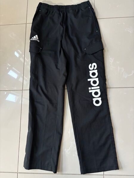 adidas スポーツパンツ 黒 150cm シャカシャカパンツ風