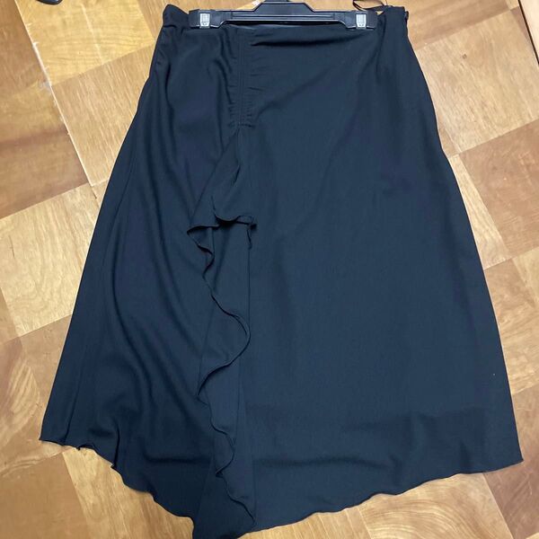 黒スカート フリル アシンメトリー