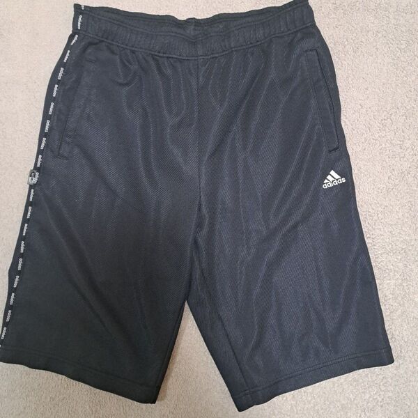 adidas ハーフパンツ