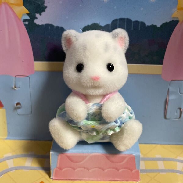 シルバニアファミリー ユキヒョウ 赤ちゃん ユキヒョウの赤ちゃん シルバニア おすわり