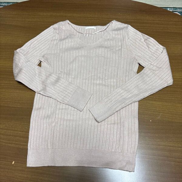GU リブニット Vネック ライトピンクベージュ
