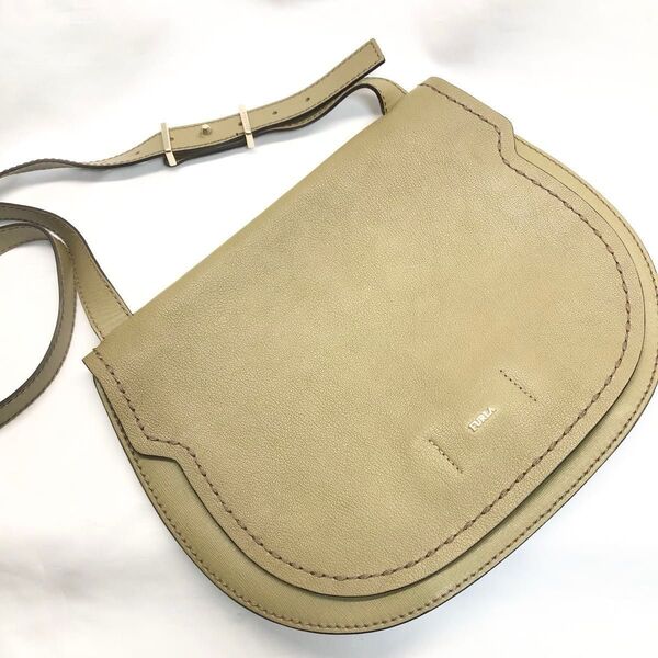 美品 FURLA フルラ ショルダーバッグ レザー カーキ レディース