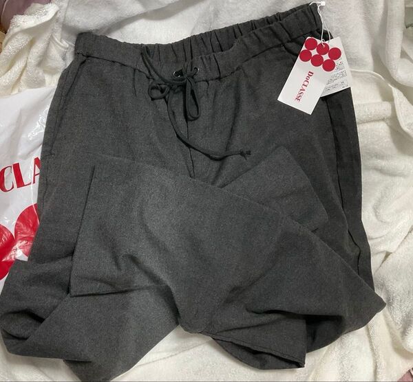 DO CLASSEのテーパードパンツ(サイズ13号)色はグレー、ドゥクラッセ