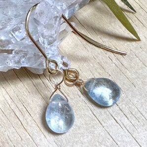 天然石(アクアマリン)雫ピアス