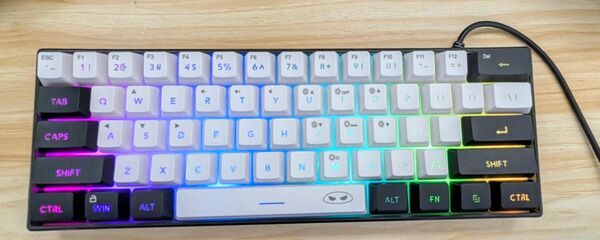エルゴノミック61キーRGBバックライトキーボード本体