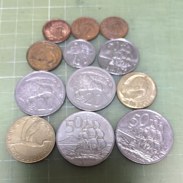 ニュージーランド新旧硬貨×12枚(5ニュージーランドドル)