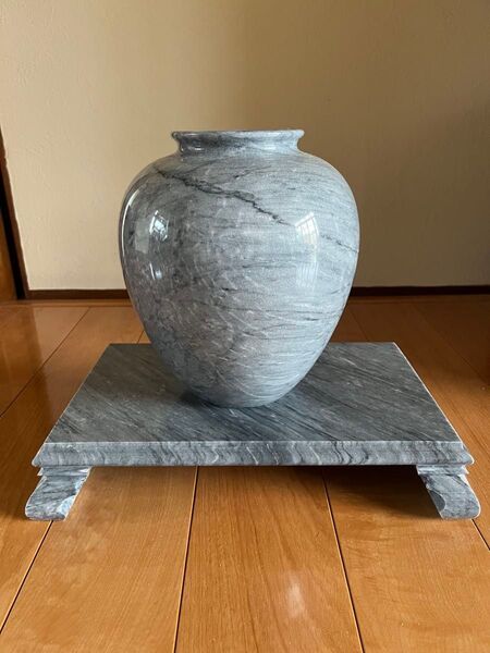 花瓶と台座 大理石