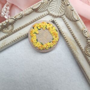 ミモザ 刺繍 ブローチ ハンドメイド