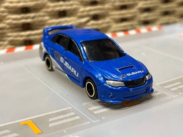 トミカ スバル インプレッサWRX 4doorグループR4仕様