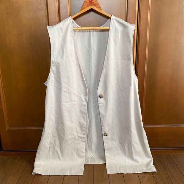 美品 ベージュ(アイボリー)レディースベスト、ロングベスト・ジレ M