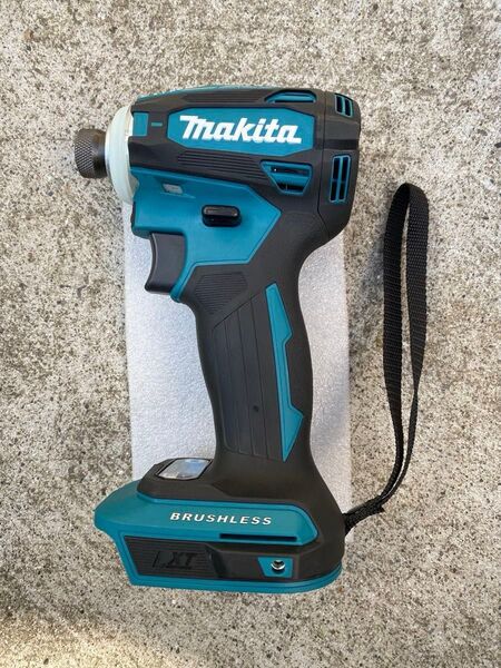 Makita TD172D インパクトドライバー、ブルー、 本体のみ、きれいな中古品です、マキタ 純正フックは付属します。送料無料