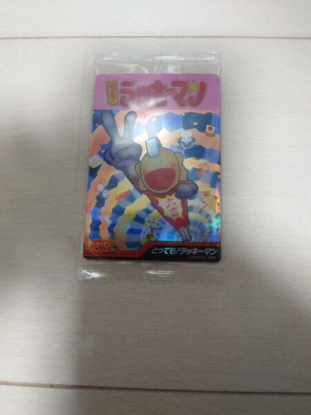 ☆希少 週刊少年ジャンプ 50周年記念 ウエハース プラスチックステッカー ラッキーマン 新品未開封品 カード