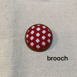 ハンドメイド ブローチ 刺繍 ブローチピン ドット柄 レッド