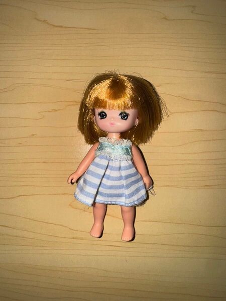 リカちゃん人形シリーズの双子の妹マキちゃん
