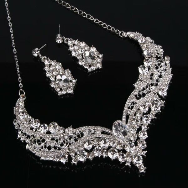 【大人気】新品 豪華 ビジューピアス&ネックレス2点セット パーティー 結婚式