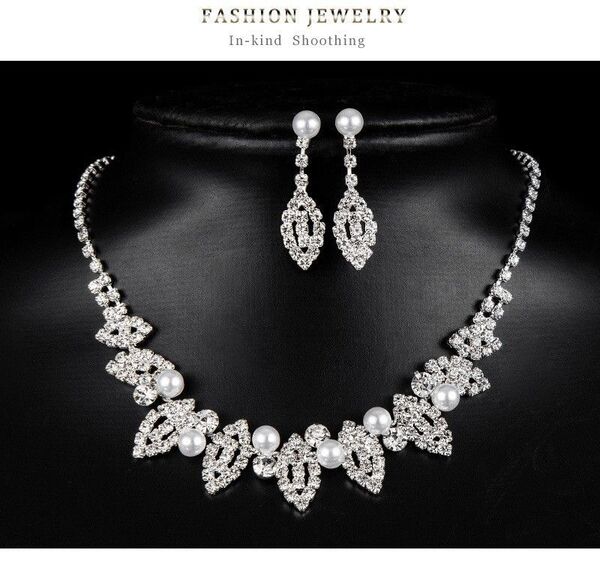 【大人気】新品 豪華 ビジューピアス&ネックレス2点セット パーティー 結婚式