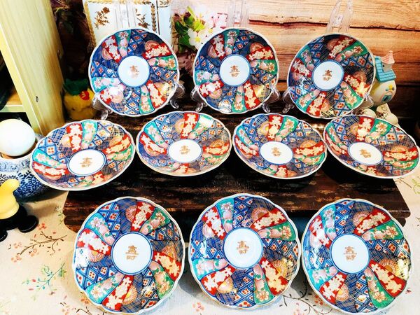 大聖寺伊万里 金襴手 十六菊紋 しのぎ造輪花 奇玉宝鼎之珍 捻り菊皿小膾皿10客