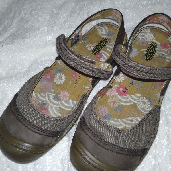 美品!KEEN Women's 25cmサンダルSummer Golden Sandal