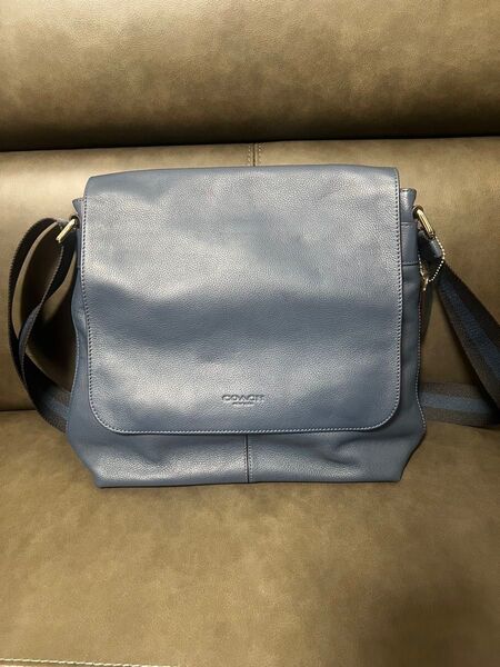 COACH ネイビー レザー ショルダーバッグ (メッセンジャーバッグ)
