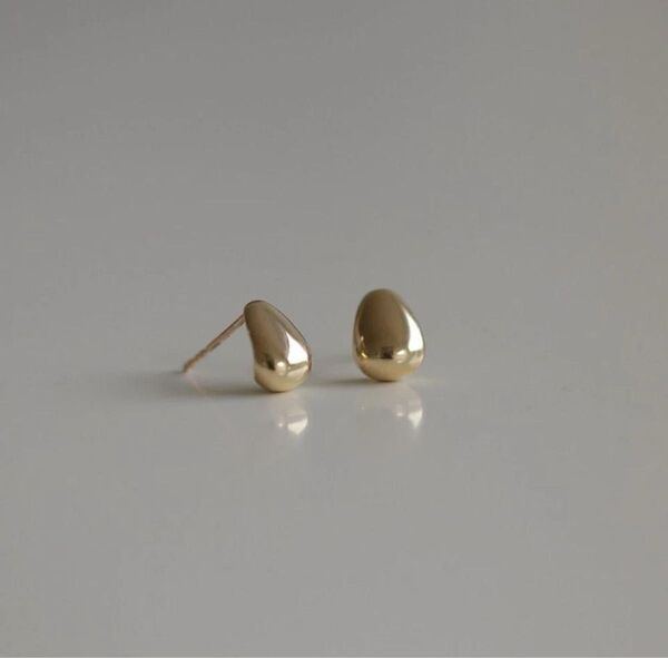 ミニドロップピアス ゴールド S925 純銀 ピアス 人気 おしゃれボリューム アクセサリー 上品 シンプル金属アレルギー対応