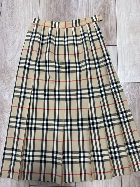 最終価格!バーバリー ノバチェックプリーツフレア
