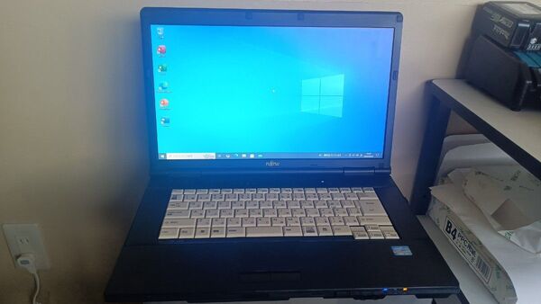 ノートパソコンFUJITSU フジツウ15.6インチ SSD128G メモリ4G Windows10